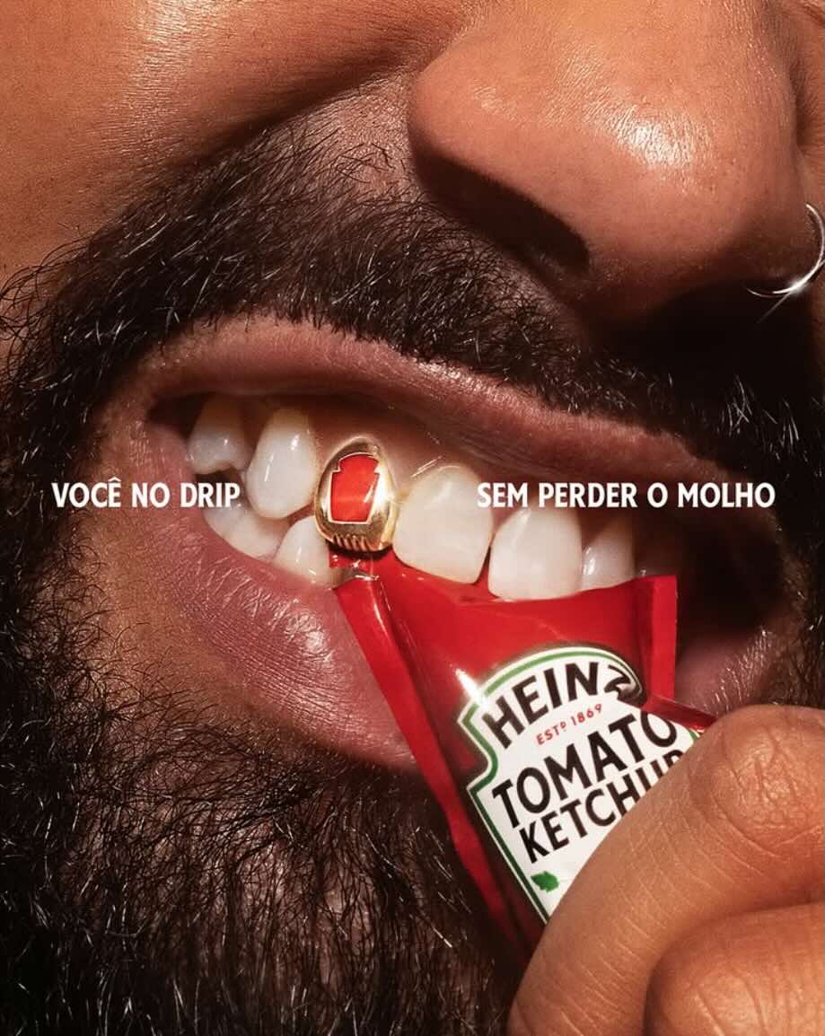“Heinz Grillz”: una joya dental con la forma de la etiqueta de sus productos y combinada con los colores para reflejar sus salsas “Heinz Grillz”: una joya dental con la forma de la etiqueta de sus productos y combinada con los colores para reflejar sus salsas